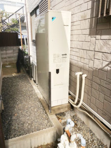 大阪府岸和田市T様邸にて長州 HP-371DPZからダイキン EQ37TFTVへエコキュートの交換を行いました。▼施工後の画像です。