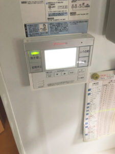 大阪府大東市K様邸にて三菱 SRT-HP462WFからダイキン EQ37UFVへエコキュートの交換を行いました。