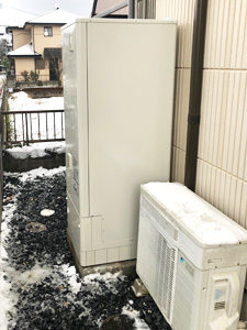 滋賀県東近江市S様邸にて日立 BEB-4670-BFAWからダイキン EQ37UFVへエコキュートの交換を行いました。