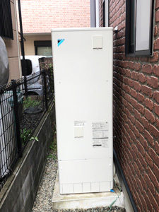 京都府福知山市T様邸にて日立 BEB-4670-BFAWからダイキン EQ37UFVへエコキュートの交換を行いました。